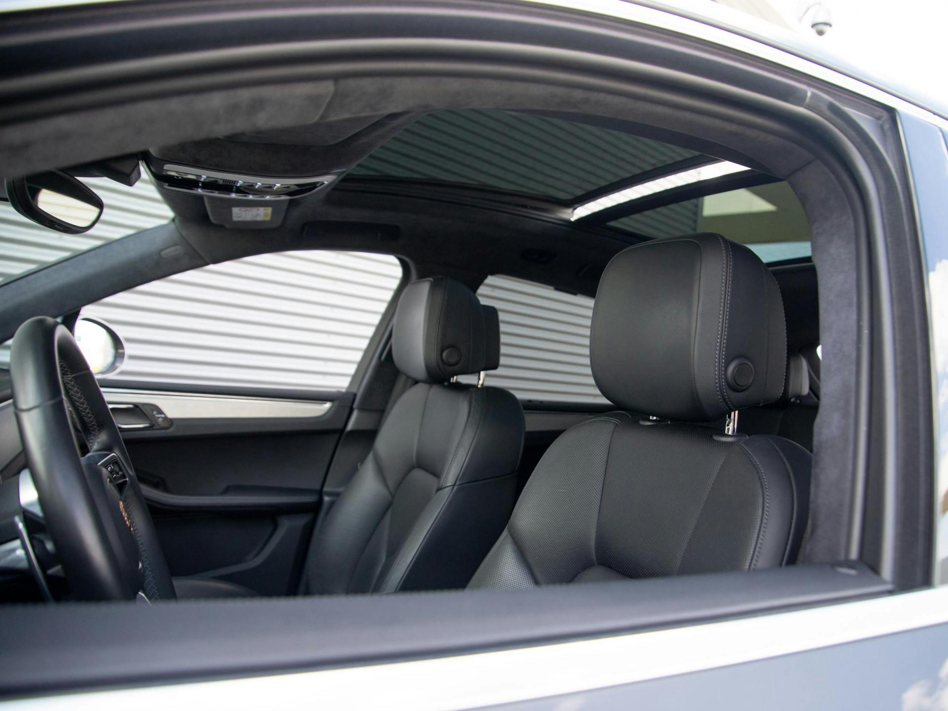 Porsche Macan 3.6 Turbo | Luchtvering | Pano | Burmester |